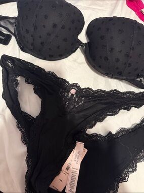 Victoria's Secret Black Lace Bra and Bikini Panty Set
